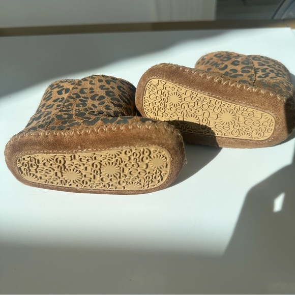 Ugg Cassie Leopard Print Infant Boots 2/3 - Picture 7 of 13